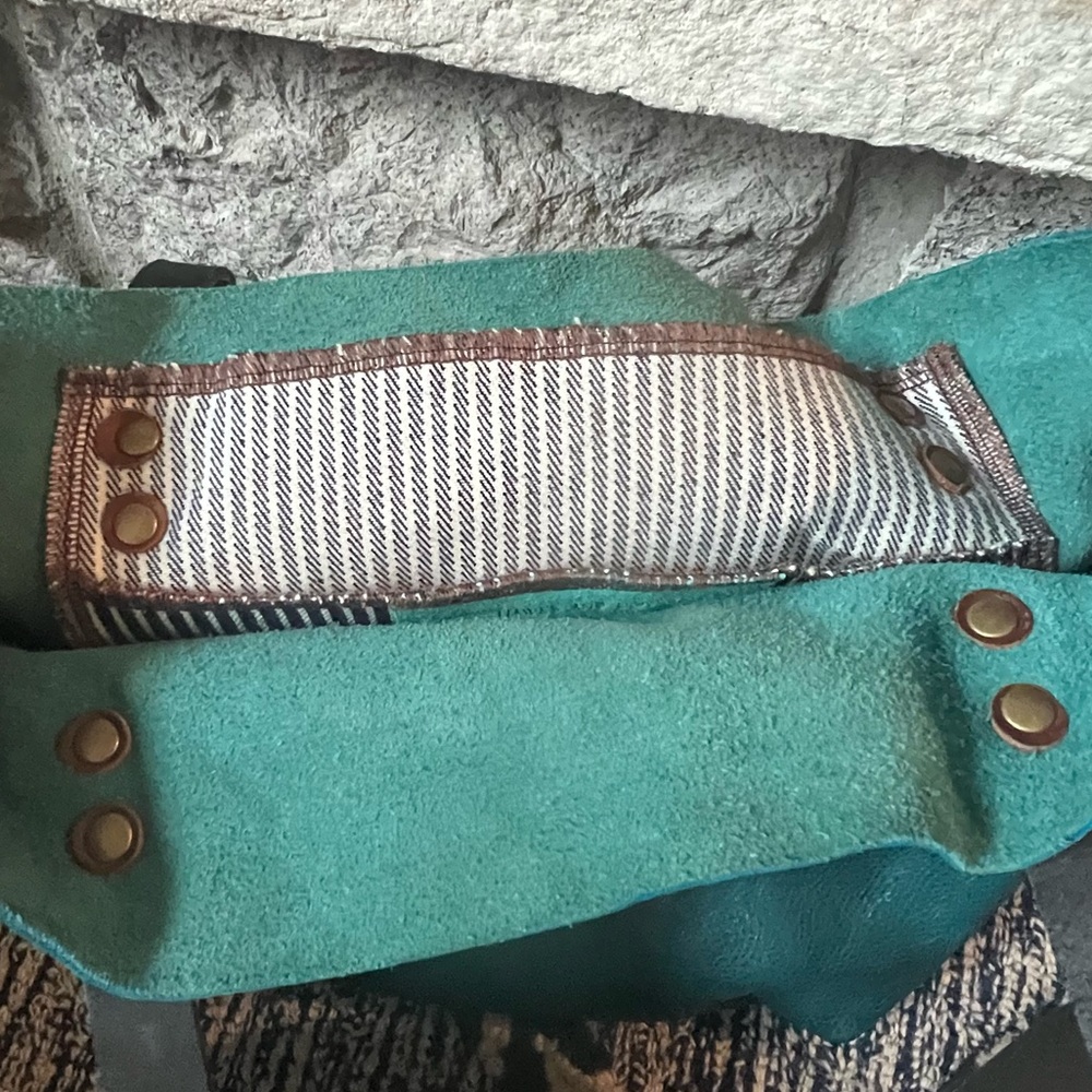 Hawks and Doves rustic leather tote - Picture 2 of 8